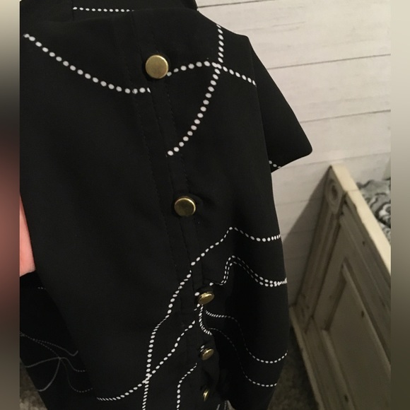 Modern Button Sleeve Top - Picture 3 of 5